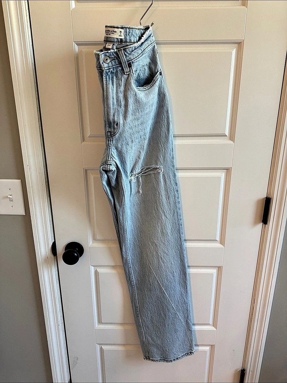 Abercrombie & Fitch 90s Relaxed Jean Relaxed Jeans in Blue Waist 26